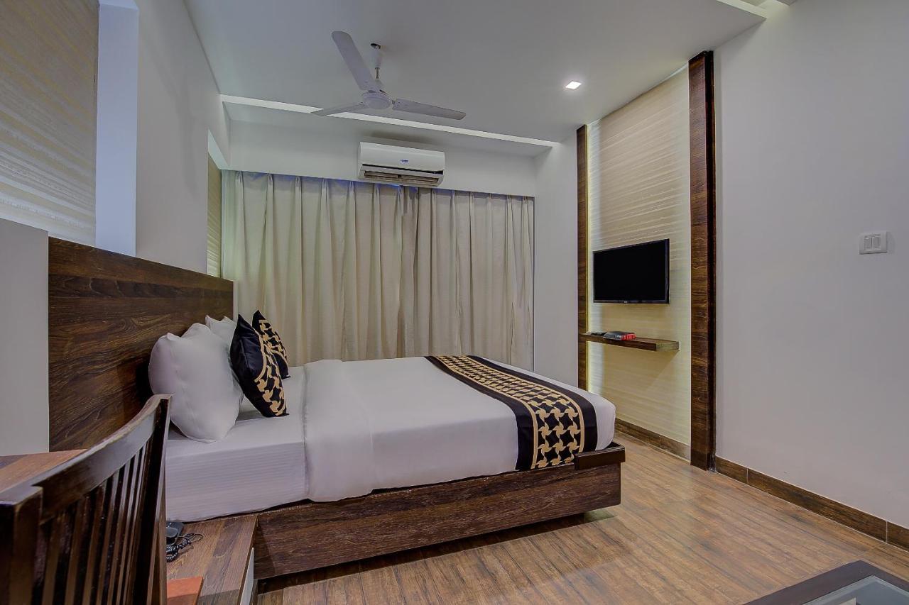 Oyo 78245 Collection O Hotel Crown Inn Navi Mumbai Bagian luar foto