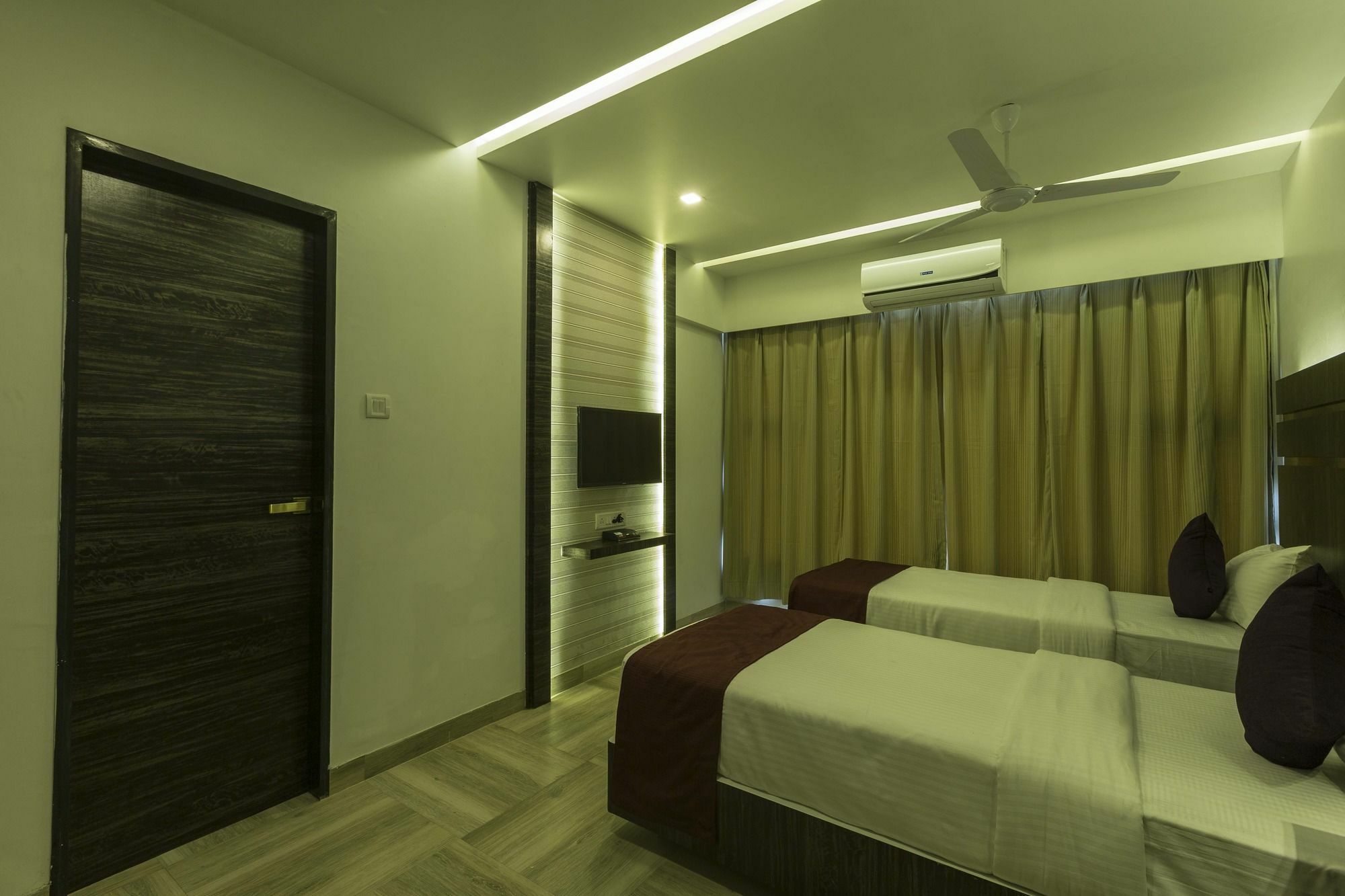 Oyo 78245 Collection O Hotel Crown Inn Navi Mumbai Bagian luar foto