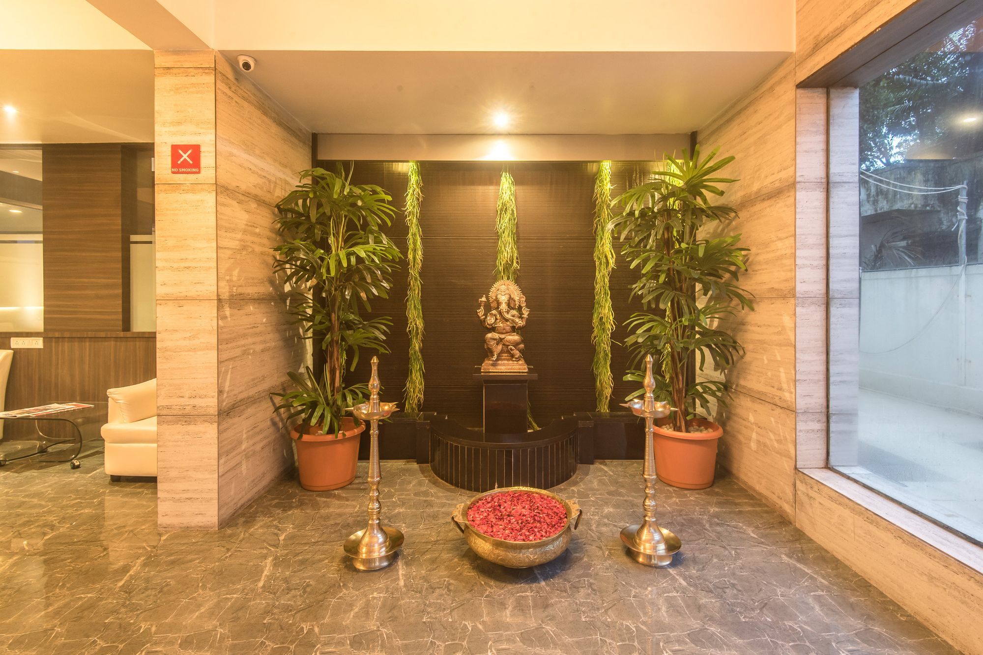 Oyo 78245 Collection O Hotel Crown Inn Navi Mumbai Bagian luar foto